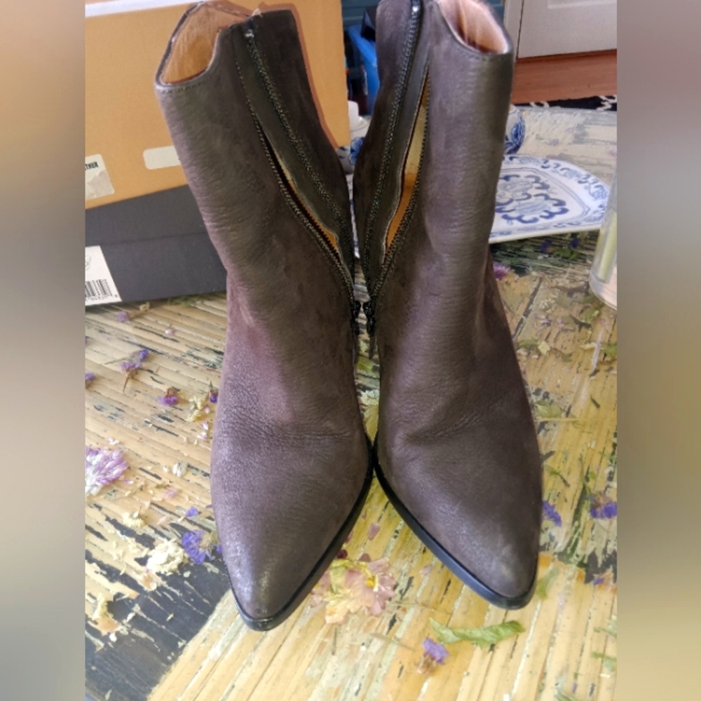 Halogen Brown ankle boots